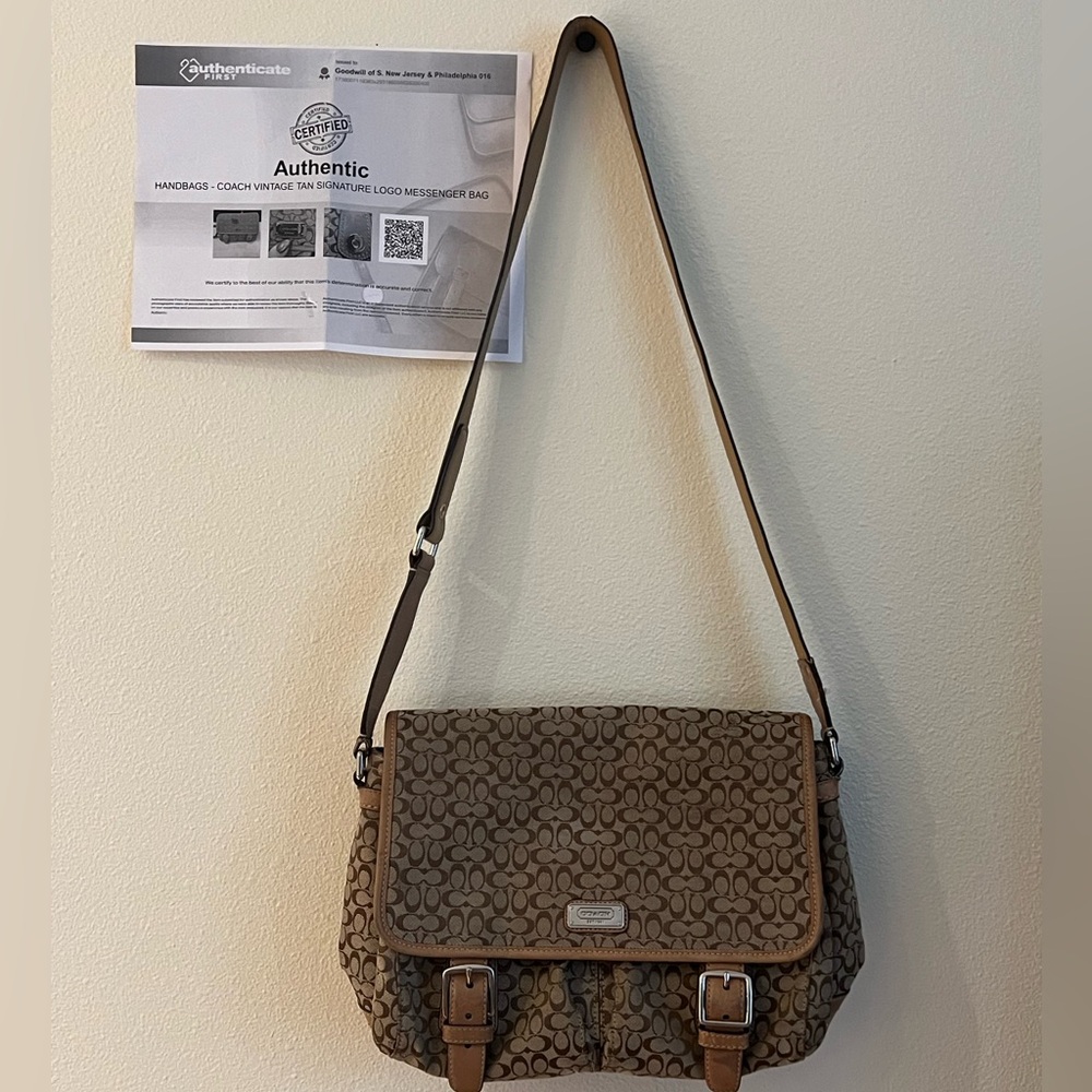 Auth. Vintage Coach tan signature Logo Messenger Bag with COA